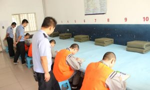 看守所晚上睡觉图片